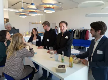 Pausenfoto der Tagung mit mehreren Teilnehmern, u.a. Stephan Krusche, Andreas Fleischmann, Alexandra Strasser, Rudi Aichner, Cornelia Entner