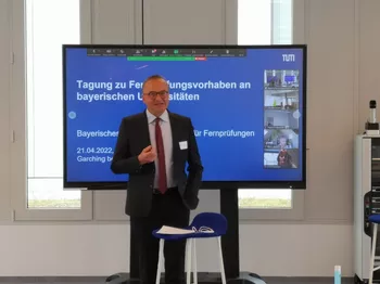 Tagungsfoto mit Sprecher Gerhard Müller