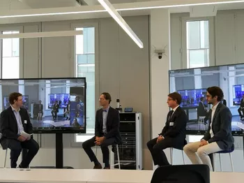 Tagungsfoto mit der Podiumsdiskussion unter der Leitung von Matthias Gerstner